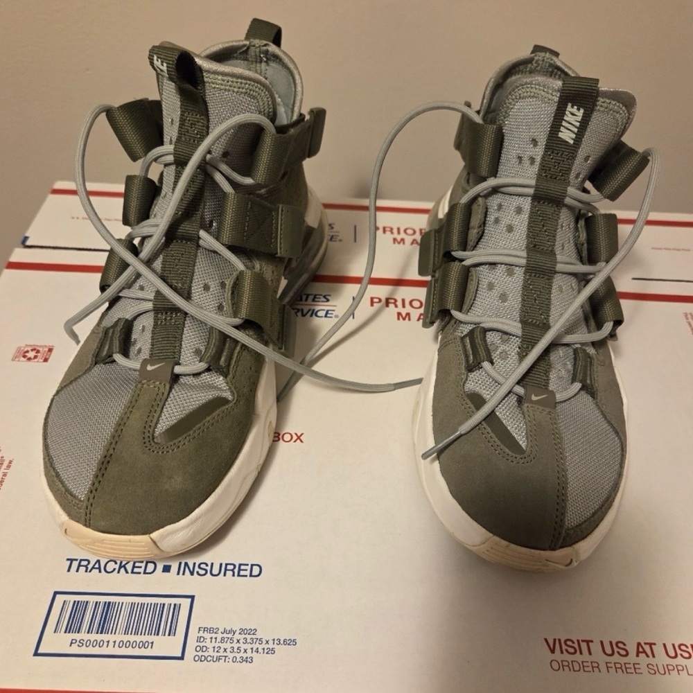 Nike Air Edge 270 Men's Sneakers in Light Gray and Olive - Picture 6 of 9